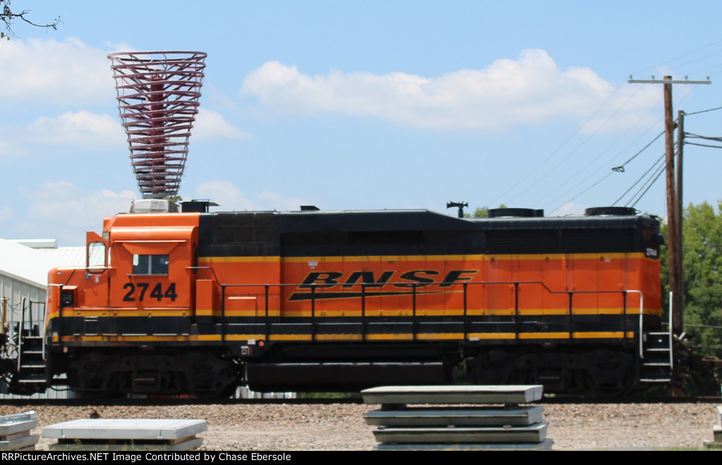 BNSF 2744